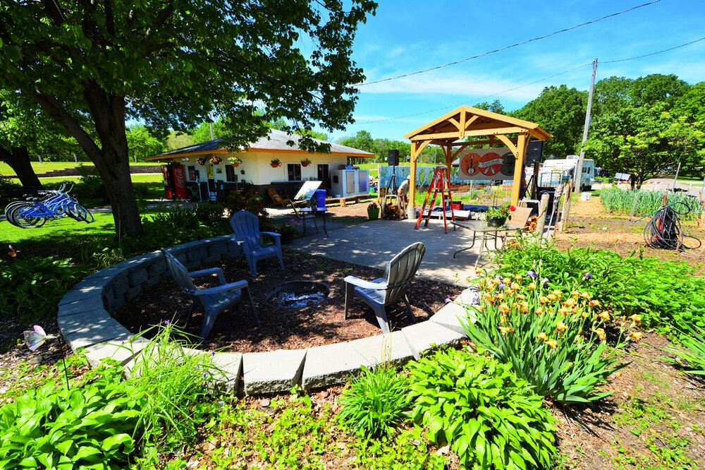 Picture of chairs and a patio at the Prairie Island Campground 